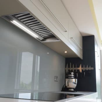 Integrated cooker hoods: hidden extractors