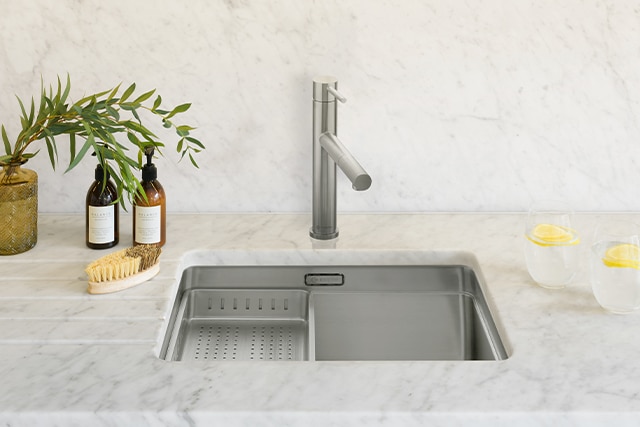 Stainless Steel Sink & Pull-Out Tap