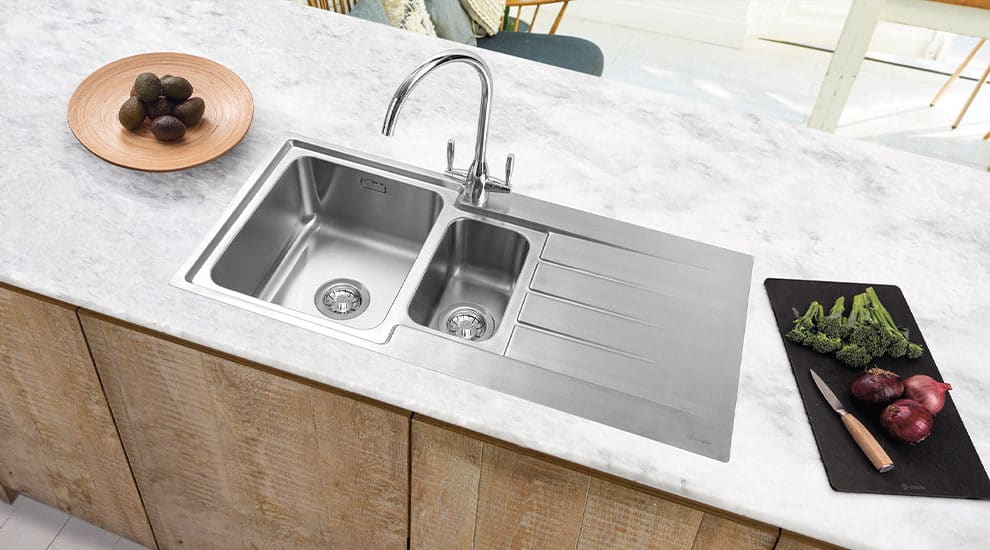 Stainless steel sink with dual control tap