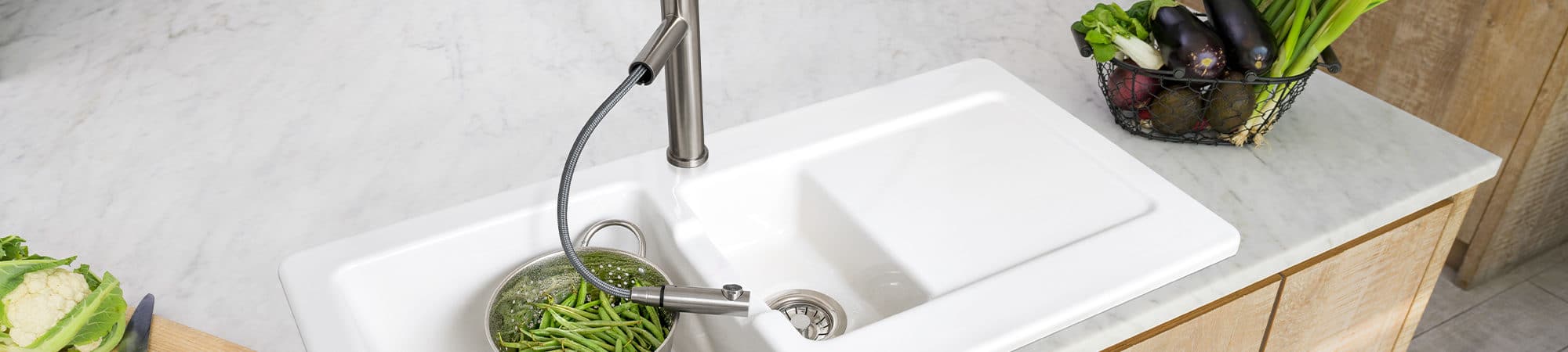Ceramic Sink with Stainless Steel Pull-out Spray Tap