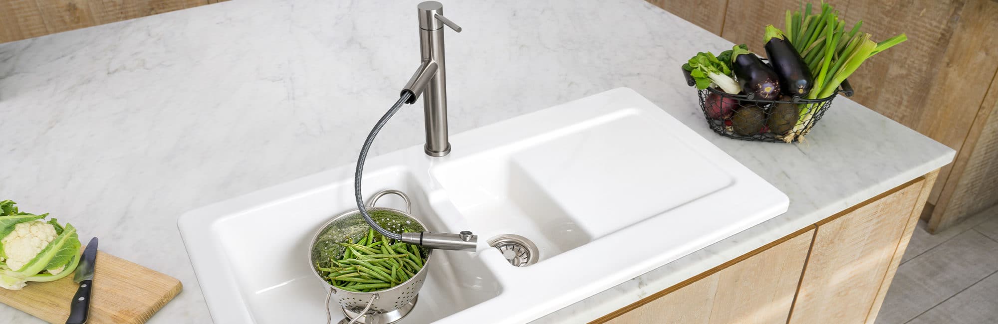 Ceramic Sink with Stainless Steel Pull-out Spray Tap